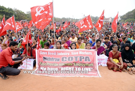 Beedi workers take out massive rally 1
